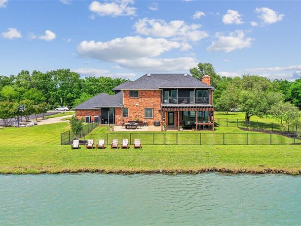 10  Ski Haven Drive , Justin Texas 76247