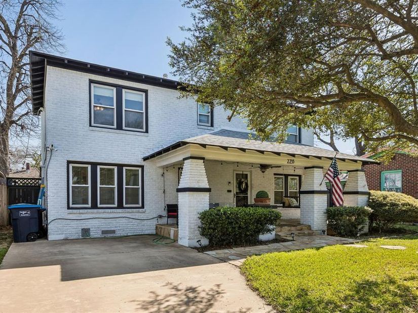 2235  Mistletoe Boulevard , Fort Worth Texas 76110