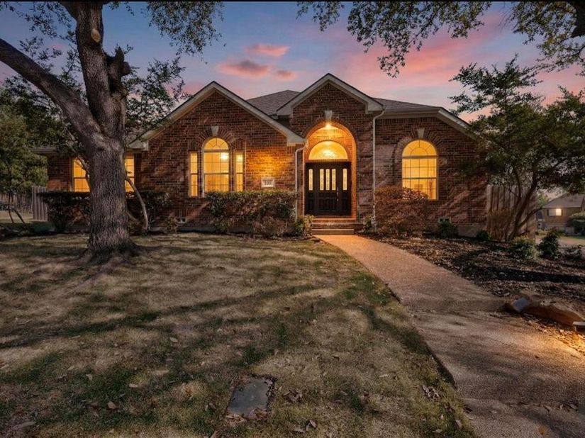 100  Shumard Court , Irving Texas 75063