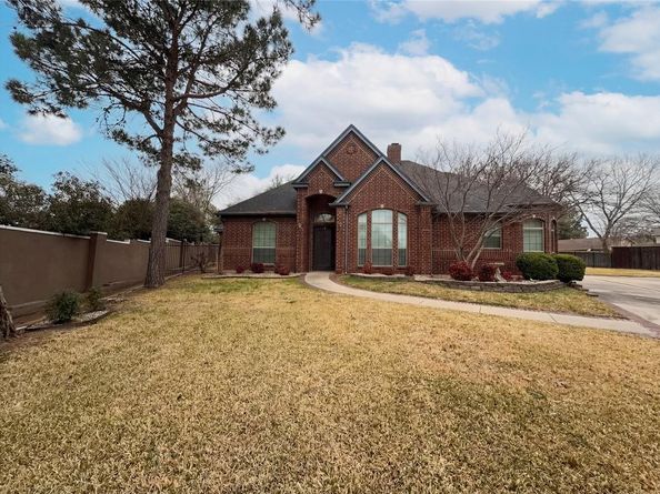 2101  Royal Dominion Court , Arlington Texas 76006