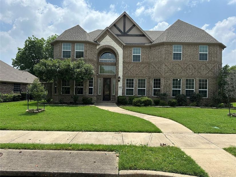 2813  Regents Park Lane , Garland Texas 75043
