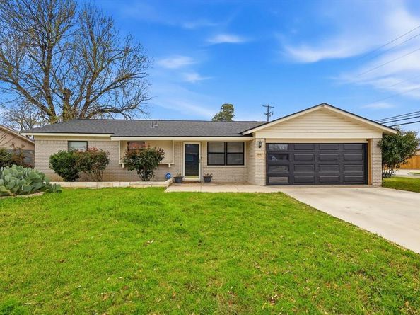 1400  Glasgow Road , Fort Worth Texas 76134