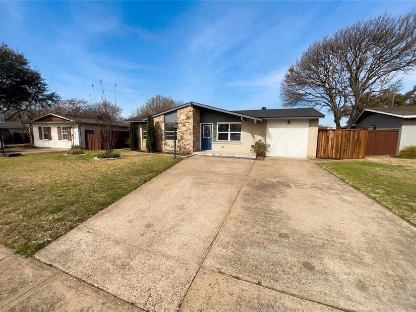 8541  Strathmore Drive , Dallas Texas 75238