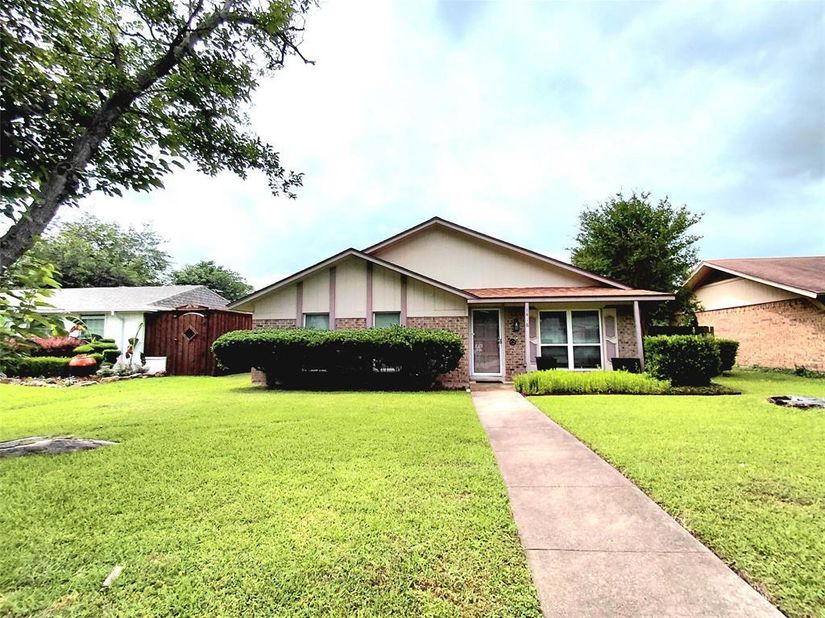 1418  Whiteoak Drive , Garland Texas 75040