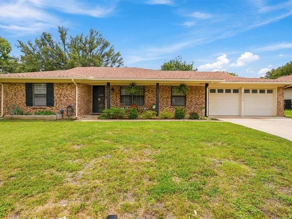 4025  Aragon Drive , Fort Worth Texas 76133
