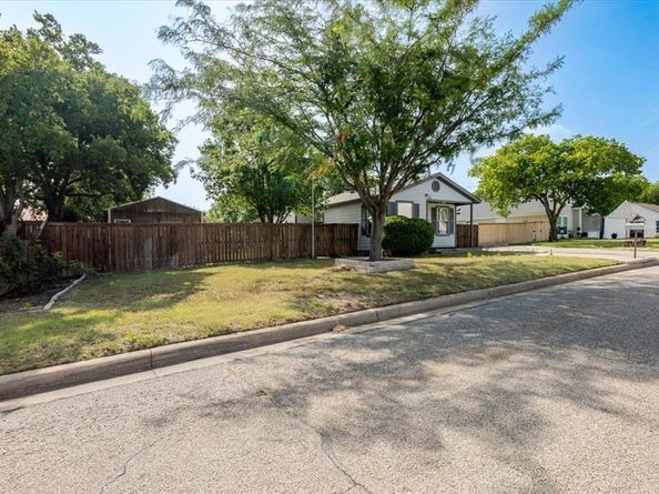 308  Hallvale Drive , White Settlement Texas 76108