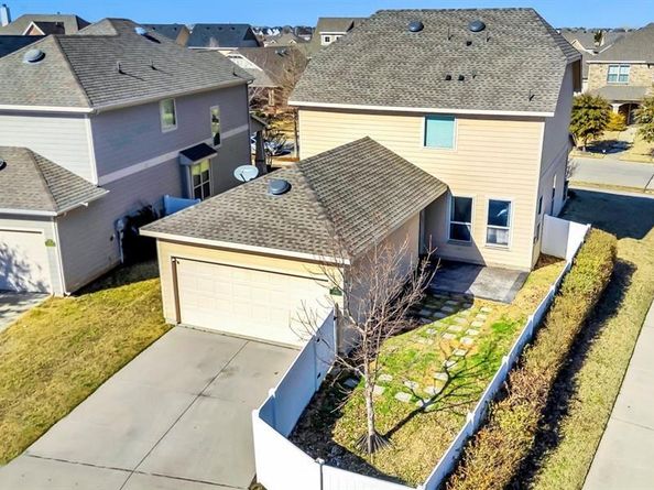 1044  Holly Anne Lane , Aubrey Texas 76227