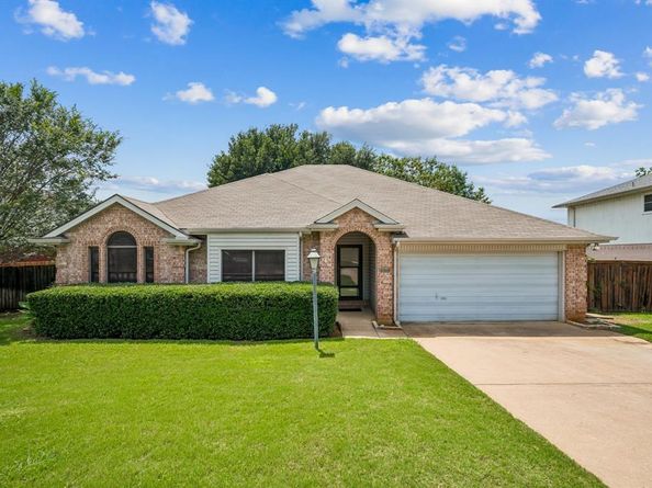 2612  Fountainview Drive , Corinth Texas 76210