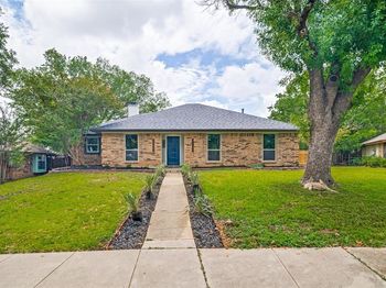 4704  La Paz Drive 