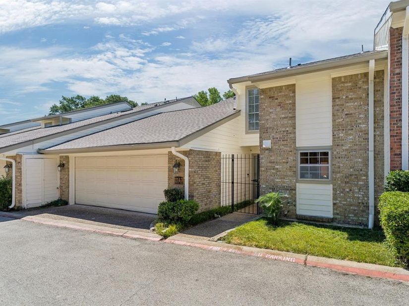 2143  Kessler Court  38, Dallas Texas 75208