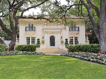 3605  Beverly Drive 