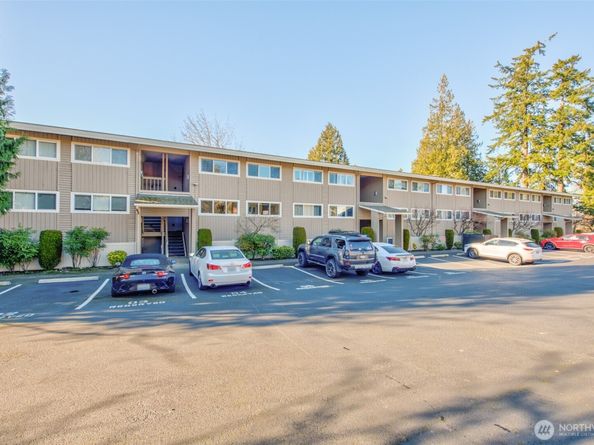 725 9th Avenue S 202, Kirkland WA 98033