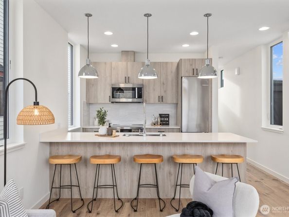 945 NW 61st Street, Seattle WA 98107