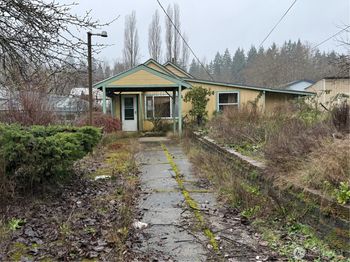 425 Sunnyhill Road W