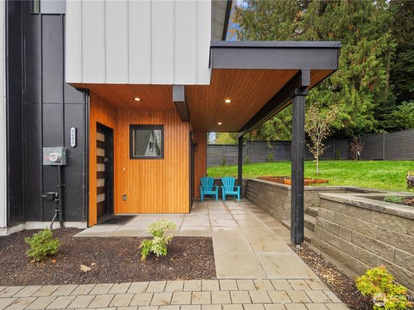 9692 51st Avenue S, Seattle WA 98118