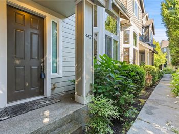442 Tacoma Place NE