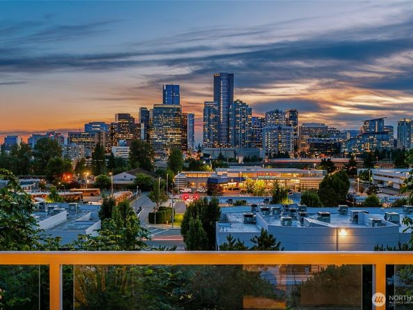 701 122nd Avenue NE 207, Bellevue WA 98005