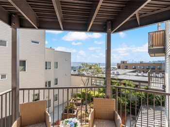 4020 Aurora Avenue N