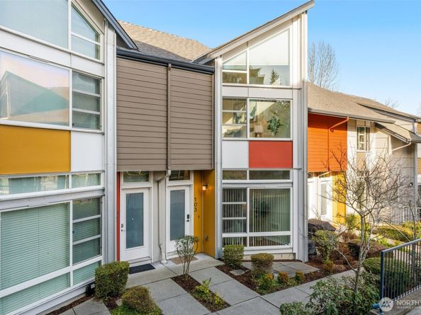 15212 NE 81st Way 103, Redmond WA 98052