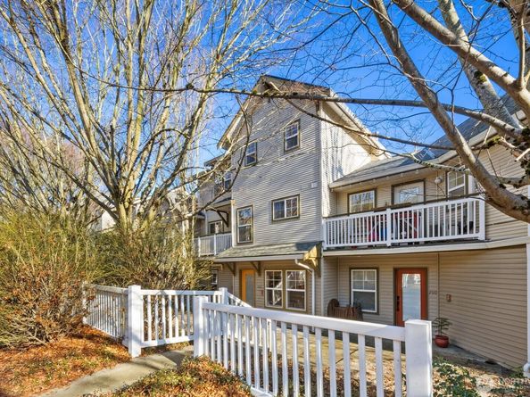 202 24th Avenue E 6, Seattle WA 98112