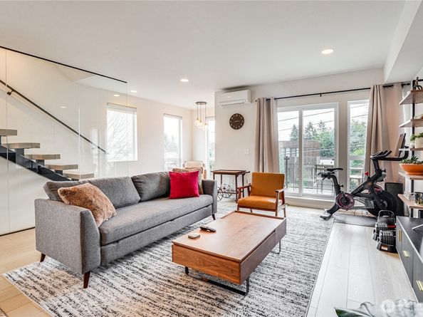 2014 E Pine Street B, Seattle WA 98122