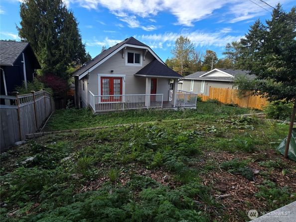 8405 24th Avenue SW, Seattle WA 98106