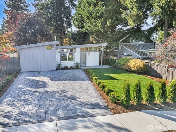 3131 112th Avenue SE, Bellevue WA 98004