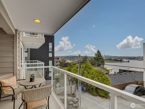 2432 Dexter Avenue N 201, Seattle WA 98109