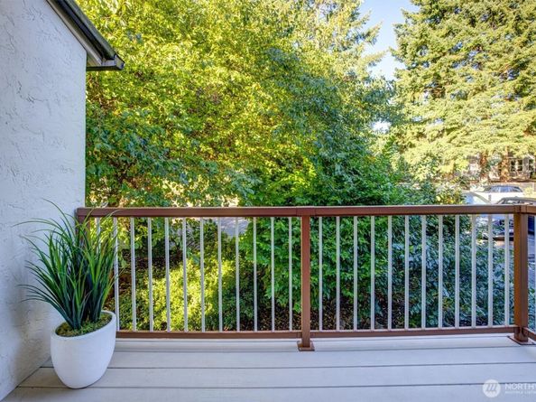 14132 74th Place NE 16D, Kirkland WA 98034