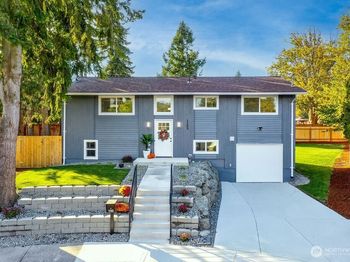 1103 Vashon Court NE