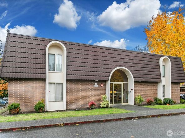 11006 NE 68th Street 806, Kirkland WA 98033