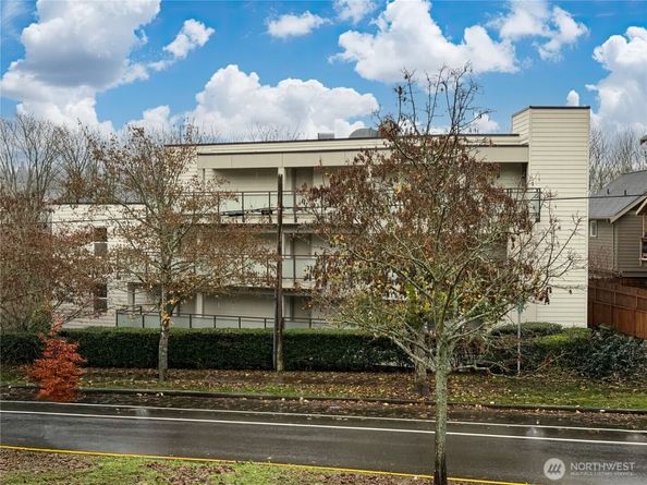 2334 Thorndyke Ave W 202, Seattle WA 98199
