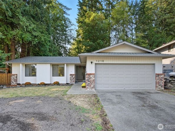 1210 NW Huckle Drive, Bremerton WA 98311