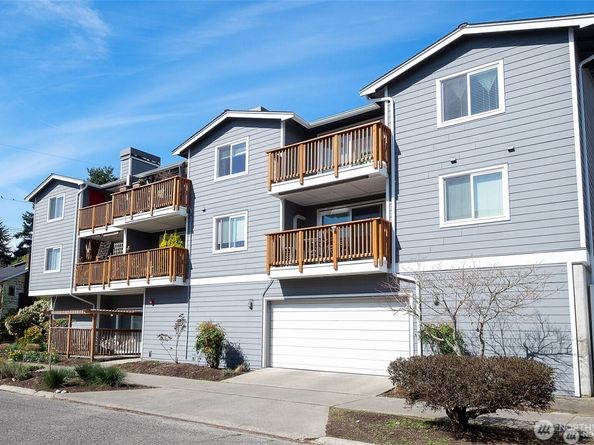 7000 Cleopatra Place NW 303, Seattle WA 98117