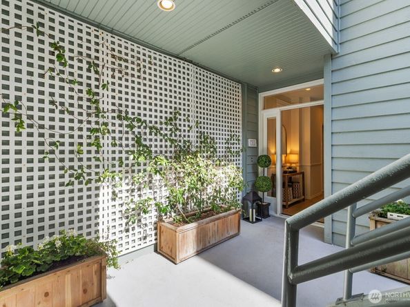 2349 Harbor Avenue SW 701, Seattle WA 98126