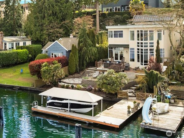 8418 Island Drive S, Seattle WA 98118