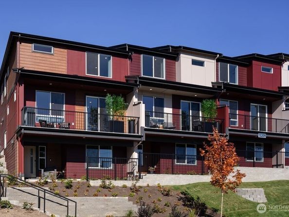 13209 NE 127th Court D, Kirkland WA 98034