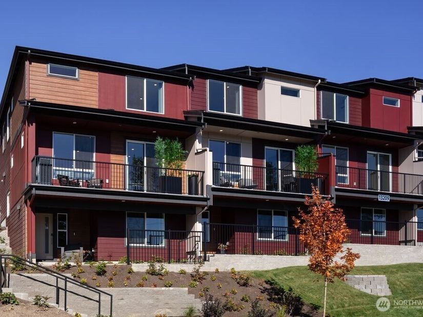 13209 NE 127th Court D, Kirkland WA 98034