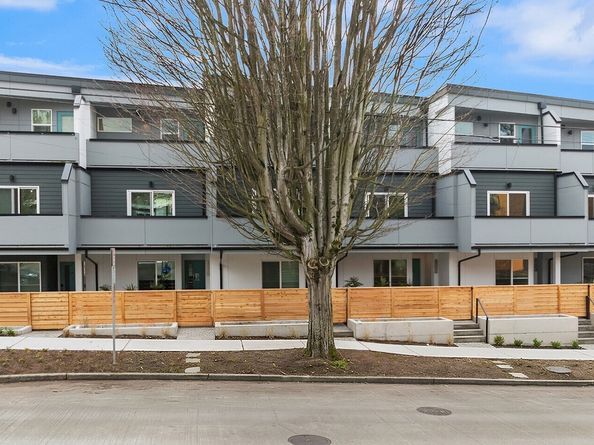 105 NW 39th Street B, Seattle WA 98107