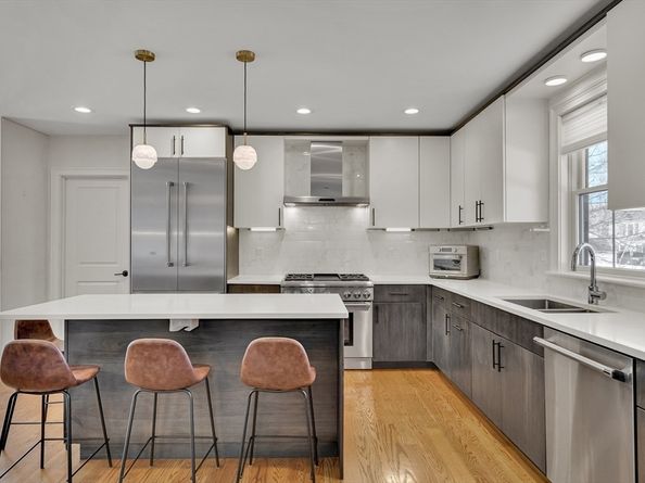 405 Parker St 405, Newton MA 02459