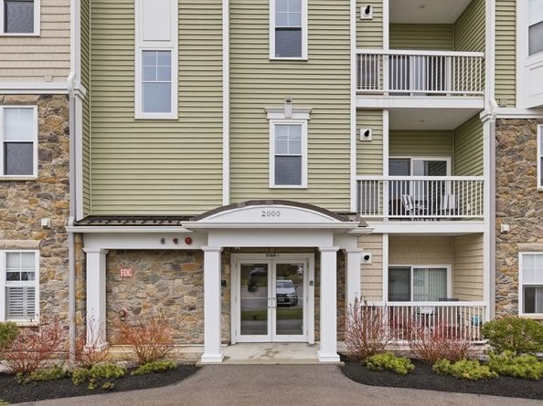 2301 Pennington Dr 2301, Walpole MA 02081