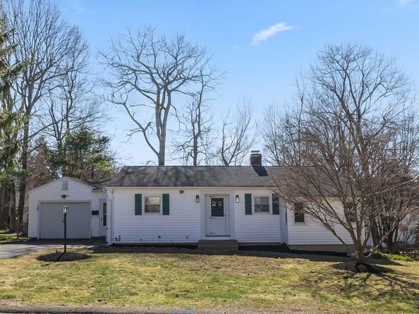 4 Crestwood Rd, Paxton MA 01612