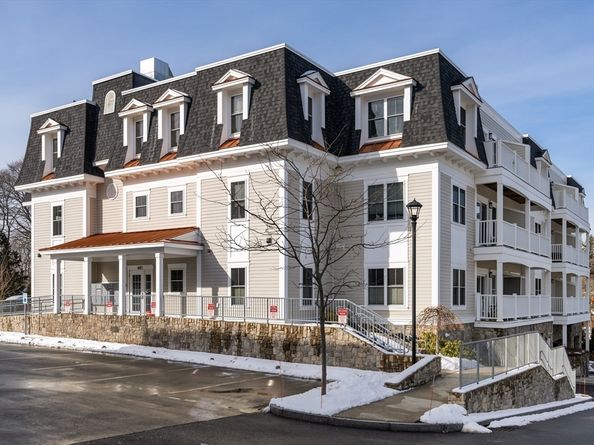 441 Essex St 202, Swampscott MA 01907
