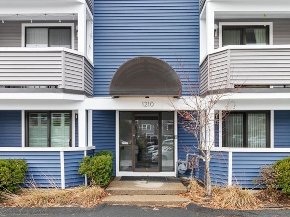 1210 Vfw Pkwy 12, Boston MA 02132