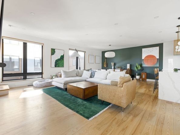 31 Hall St 2, Waltham MA 02453