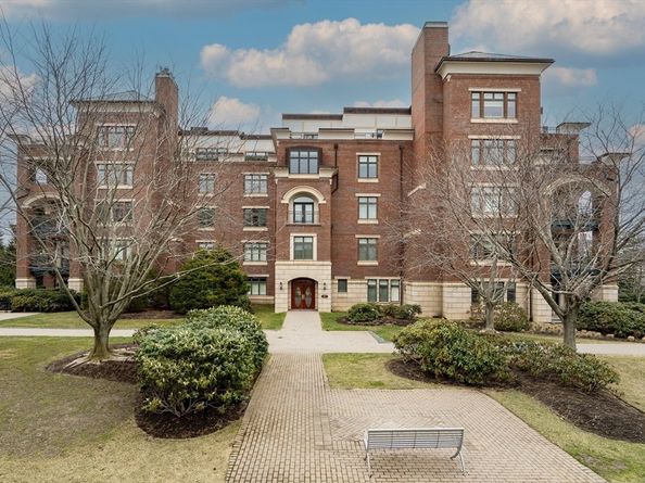 120 Seaver St C102, Brookline MA 02445