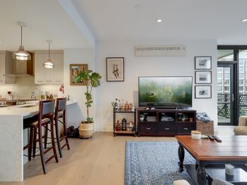 40 Traveler St