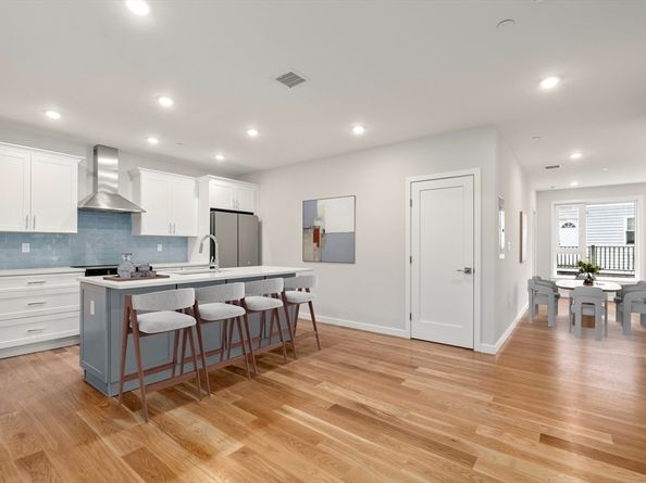 267 Old Colony 310, Boston MA 02127