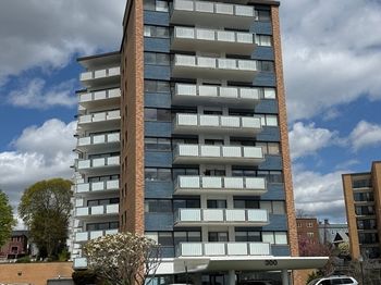 300 Lynn Shore Drive