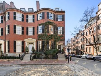 22 Louisburg Square